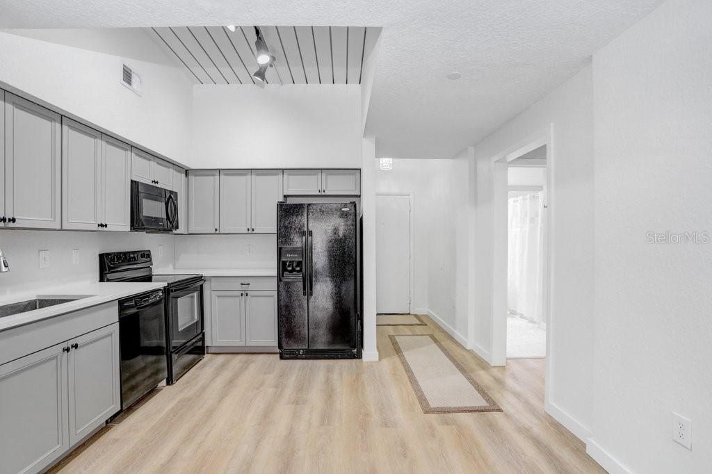 2440 W HORATIO ST #1012