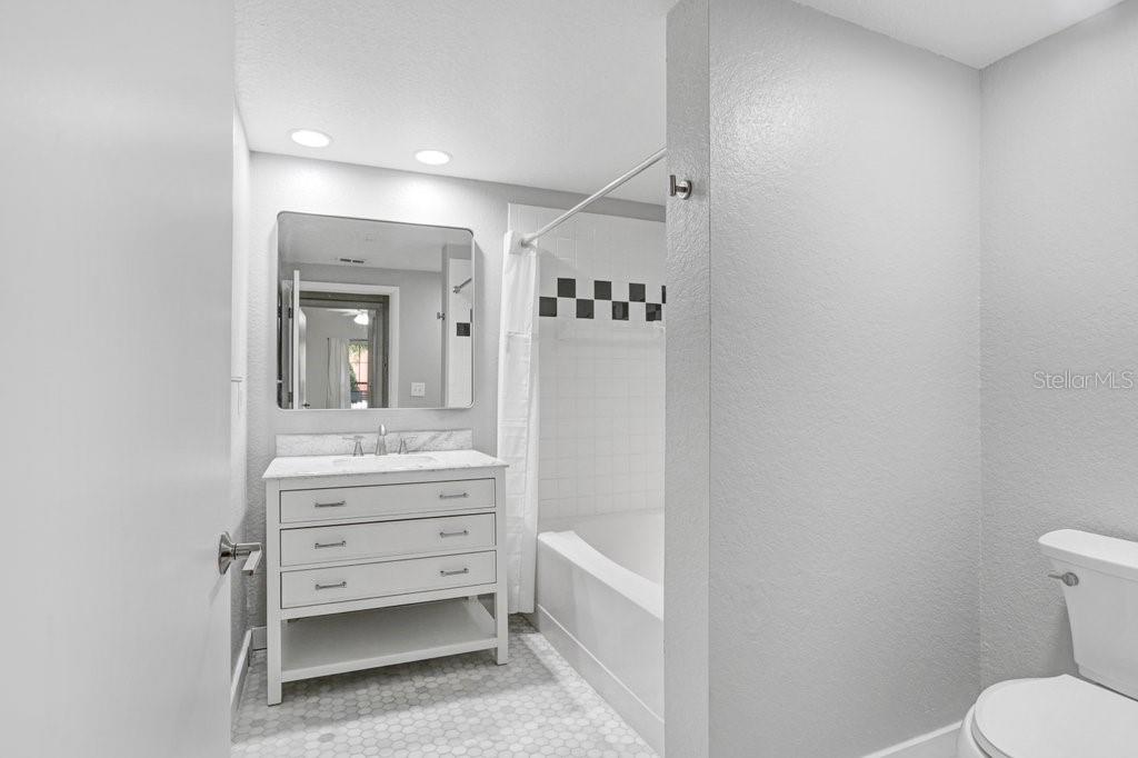 2440 W HORATIO ST #1012