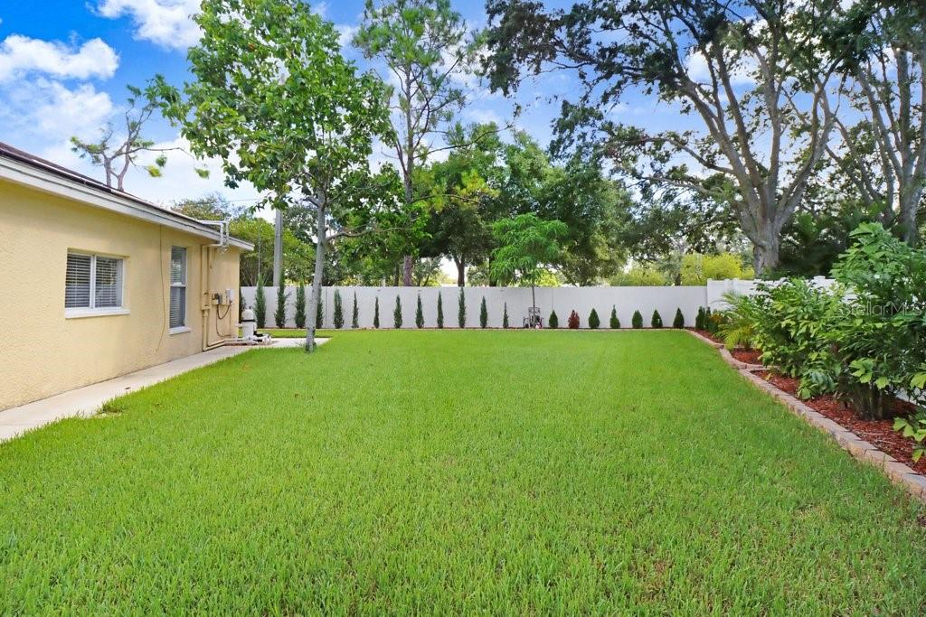 8708 EAGLE COVE CT