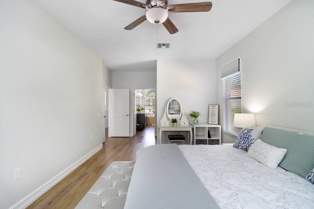 8708 EAGLE COVE CT