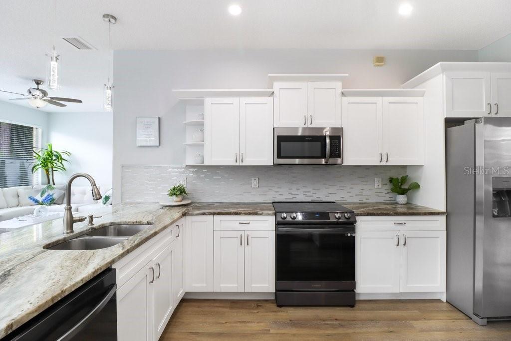 8708 EAGLE COVE CT