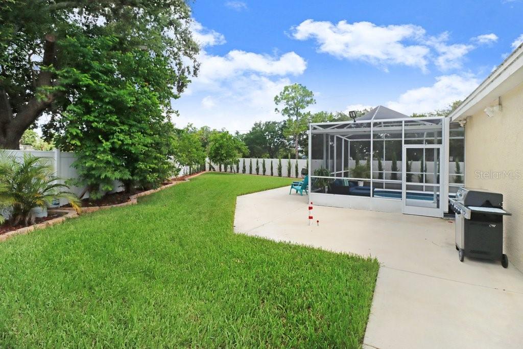8708 EAGLE COVE CT