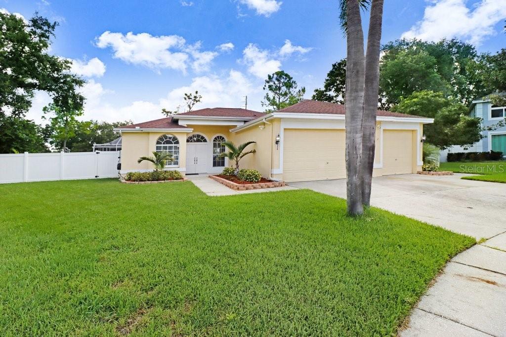 8708 EAGLE COVE CT