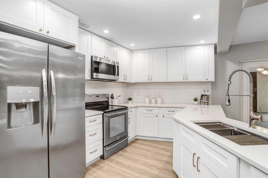 1040 SYLVIA LN