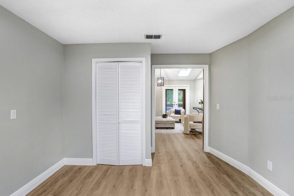 1040 SYLVIA LN