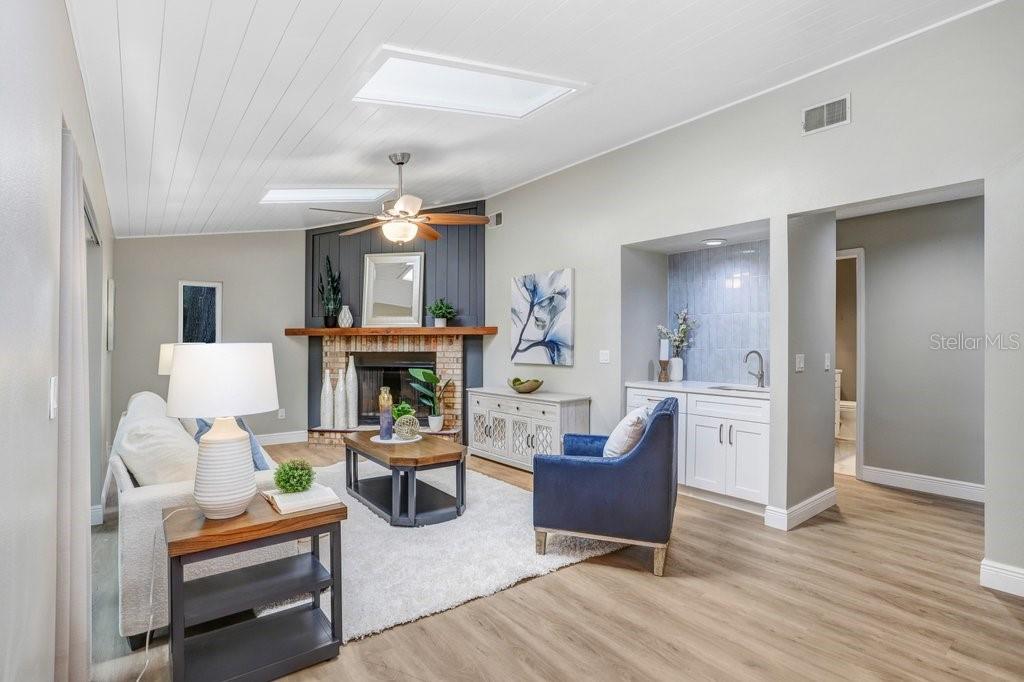 1040 SYLVIA LN