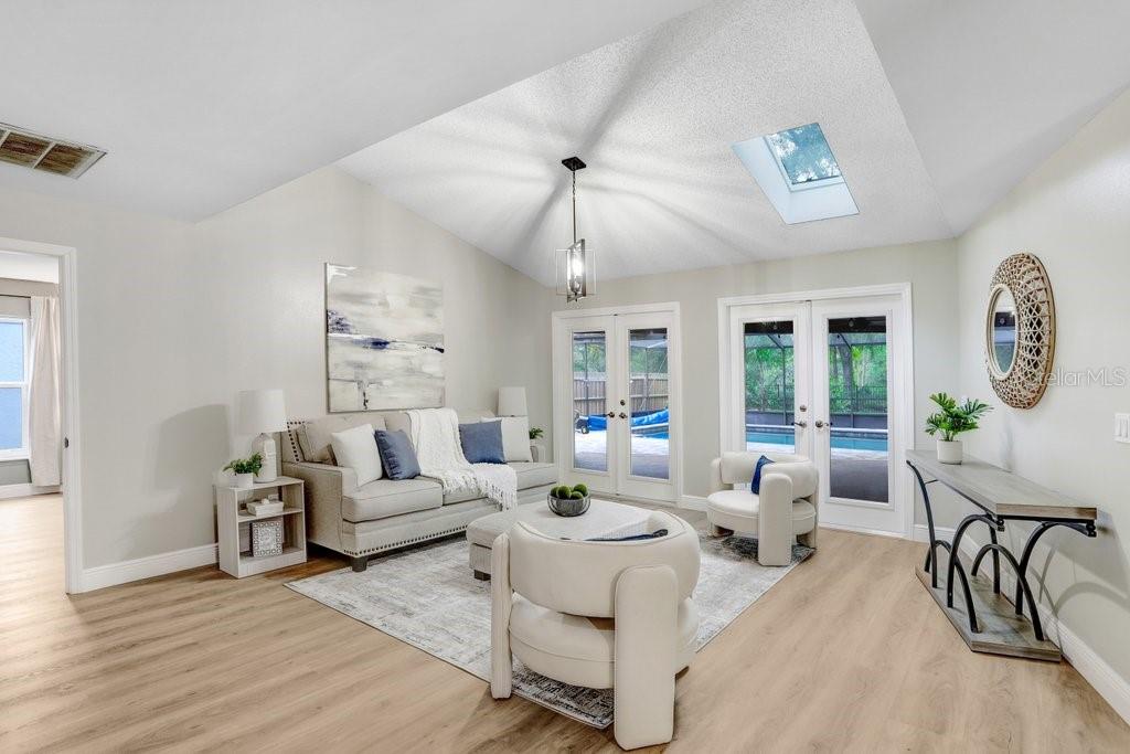 1040 SYLVIA LN