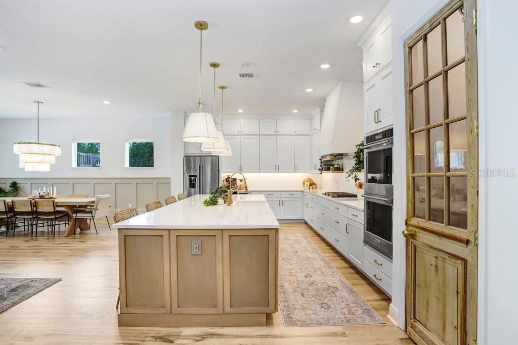 16160 NOVEMBER RAIN CT