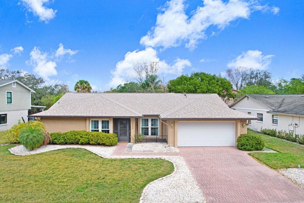 1328 CORNER OAKS DR