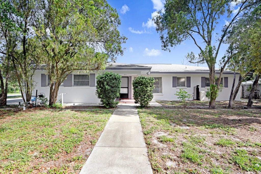 1600 PINEWOOD DR