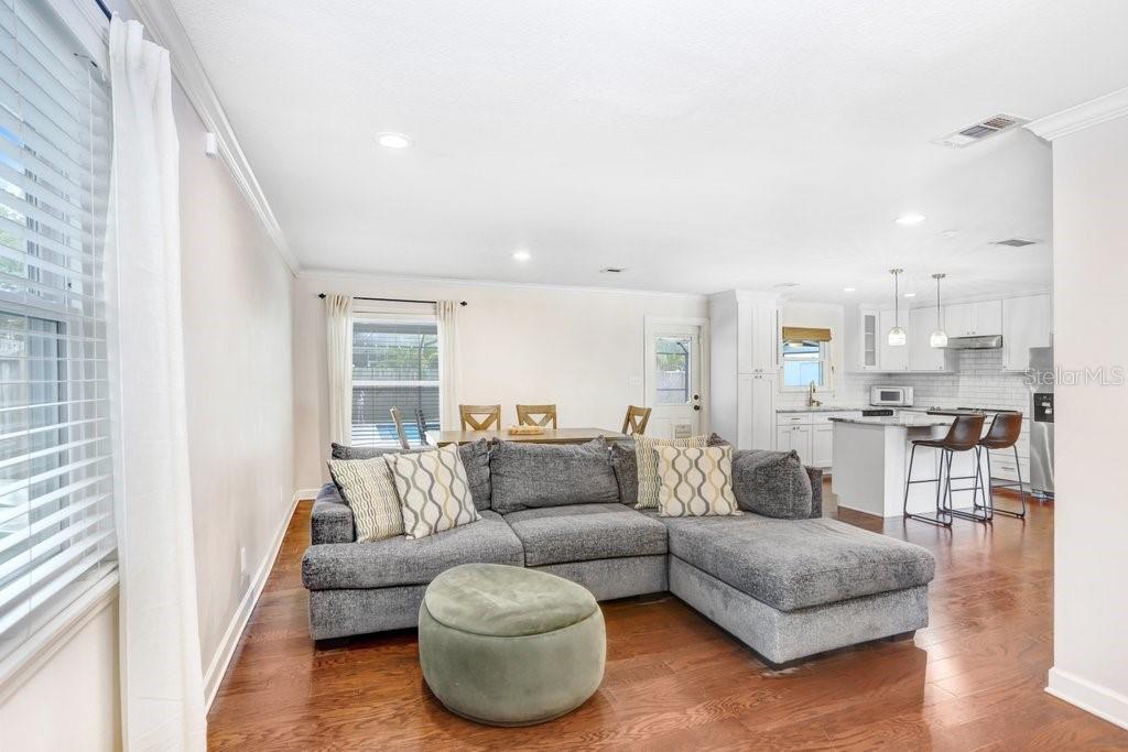 4404 W WISCONSIN AVE