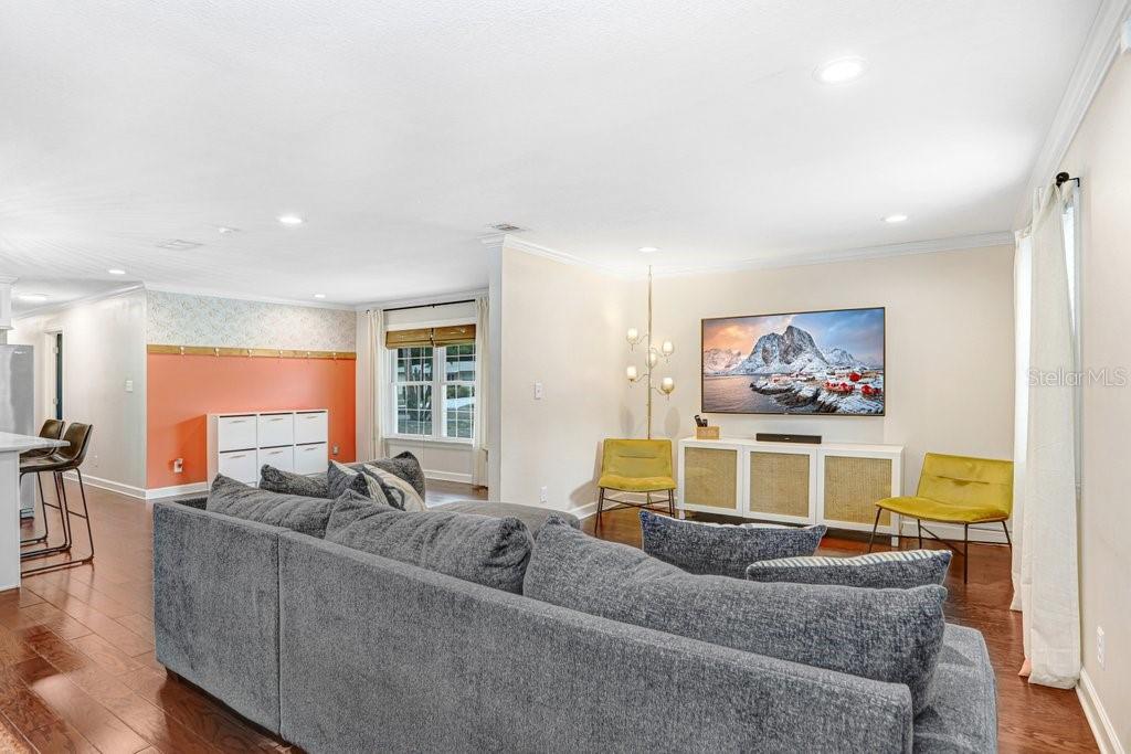 4404 W WISCONSIN AVE