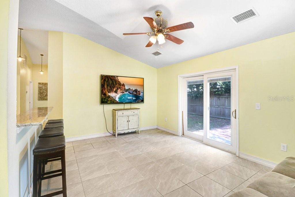1131 DOGWOOD AVE
