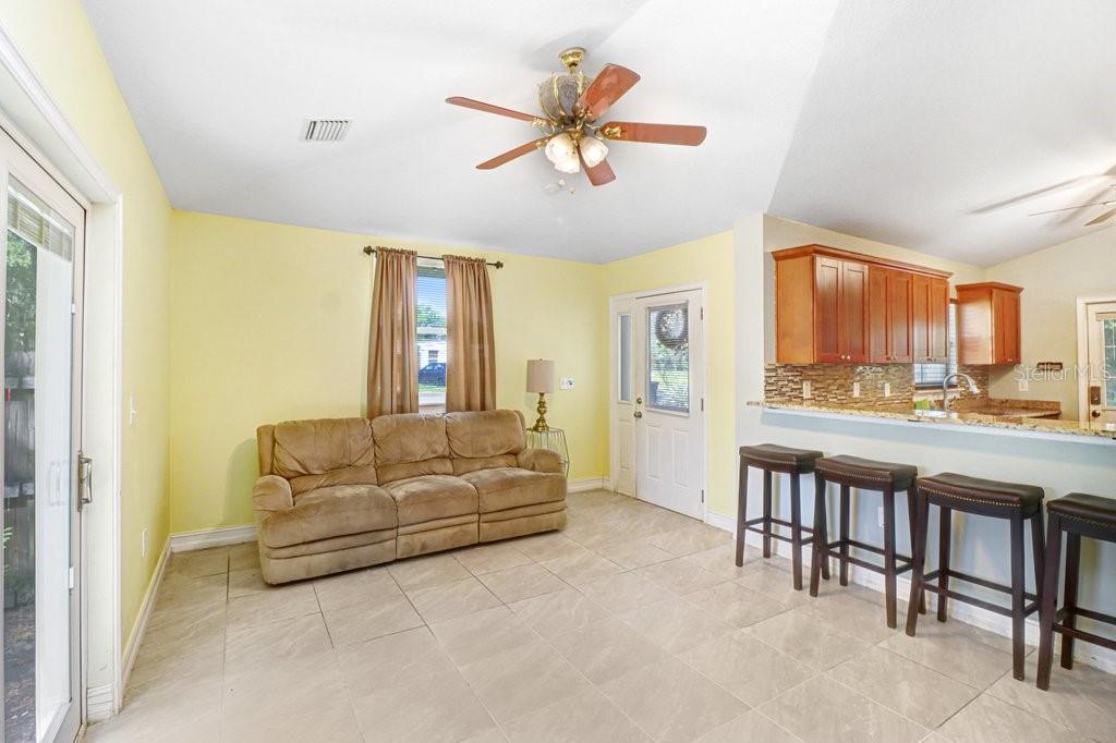 1131 DOGWOOD AVE