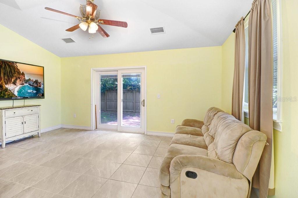1131 DOGWOOD AVE