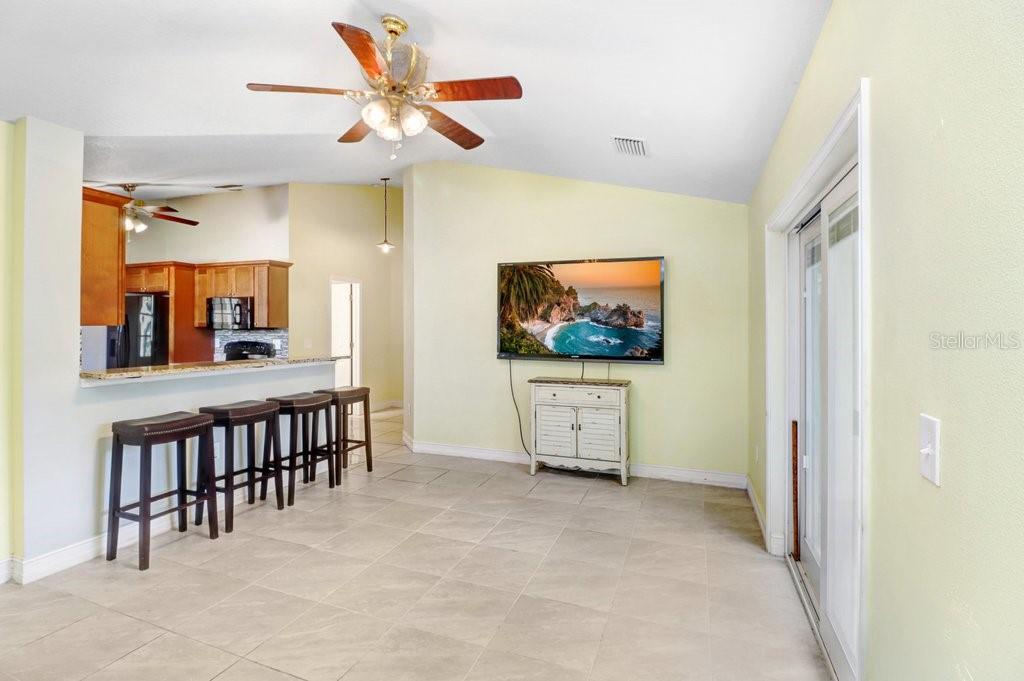 1131 DOGWOOD AVE