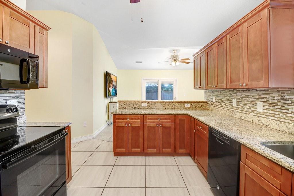 1131 DOGWOOD AVE