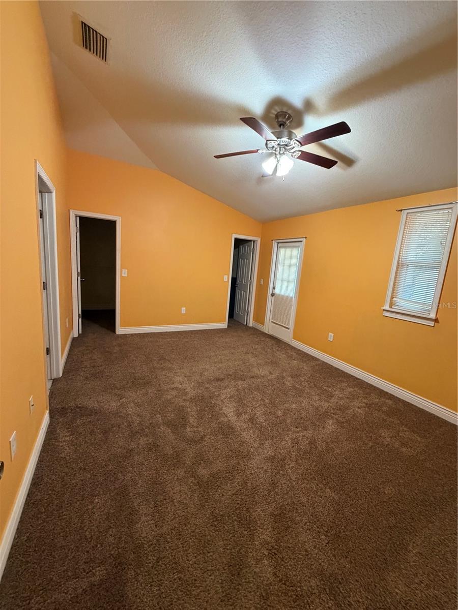 1131 DOGWOOD AVE