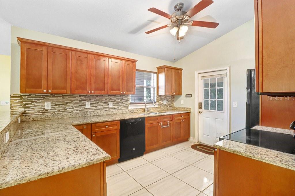 1131 DOGWOOD AVE