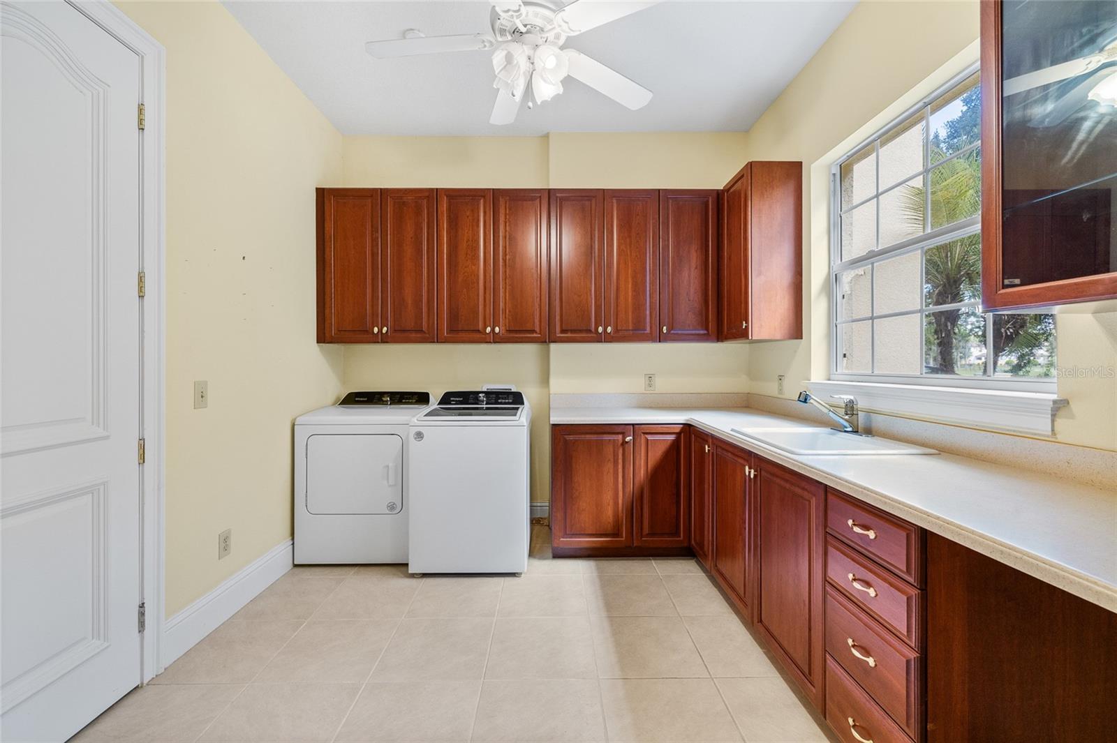 6800 WISTERIA LOOP