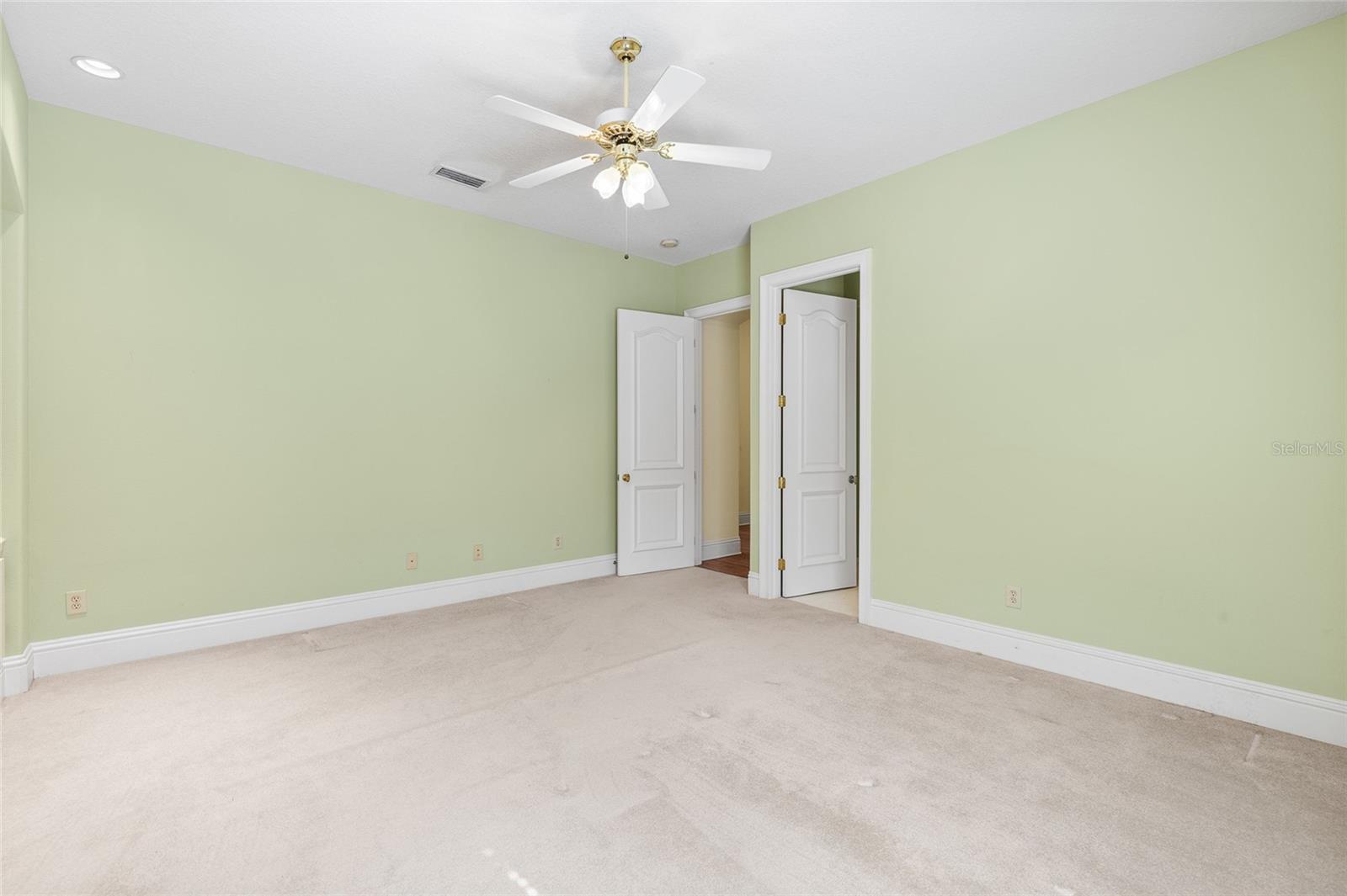 6800 WISTERIA LOOP