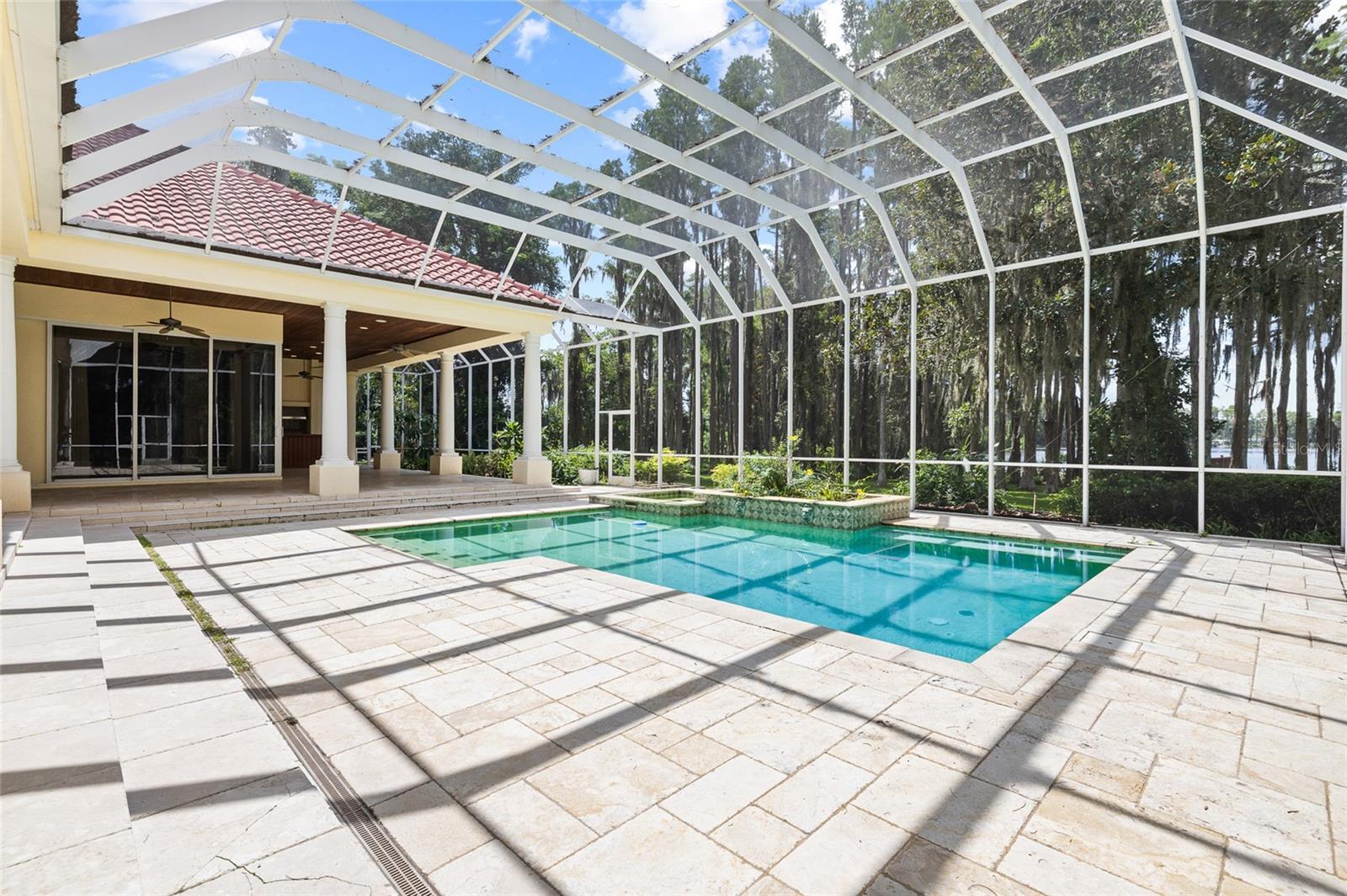 6800 WISTERIA LOOP