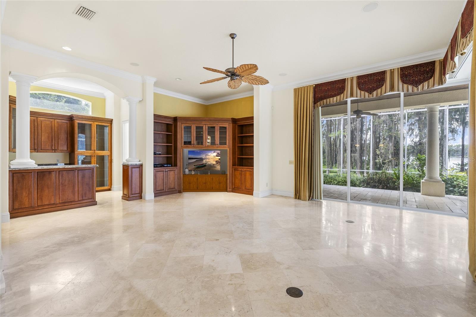 6800 WISTERIA LOOP