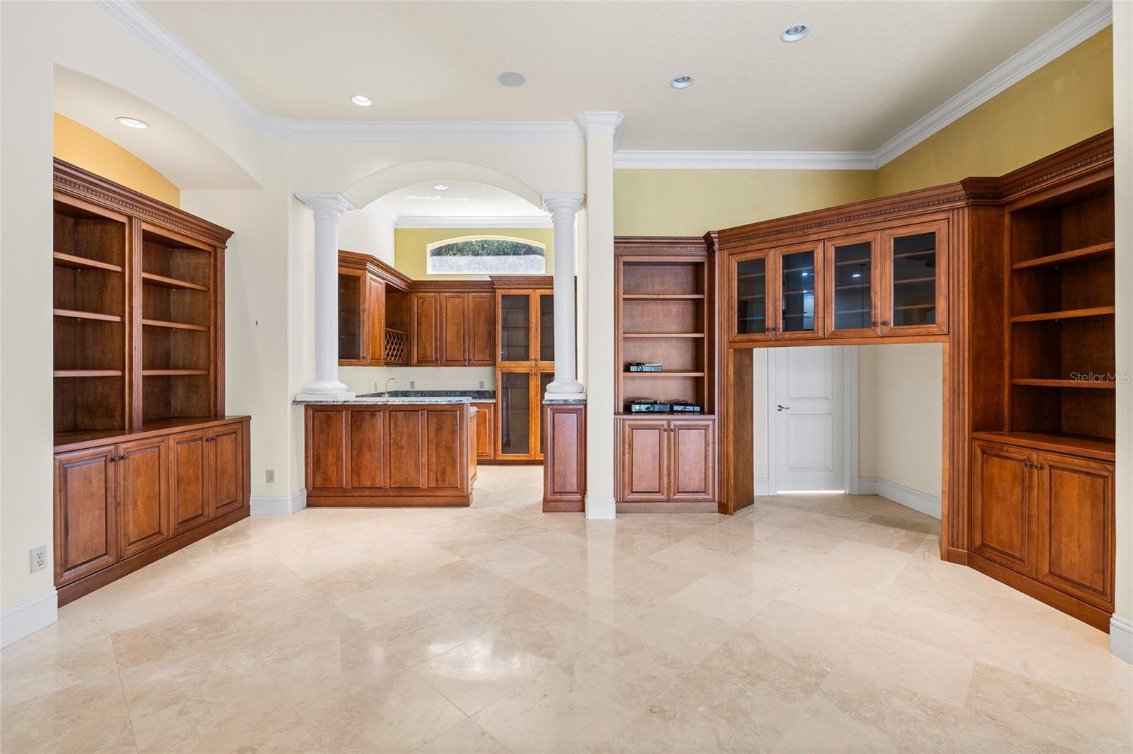 6800 WISTERIA LOOP