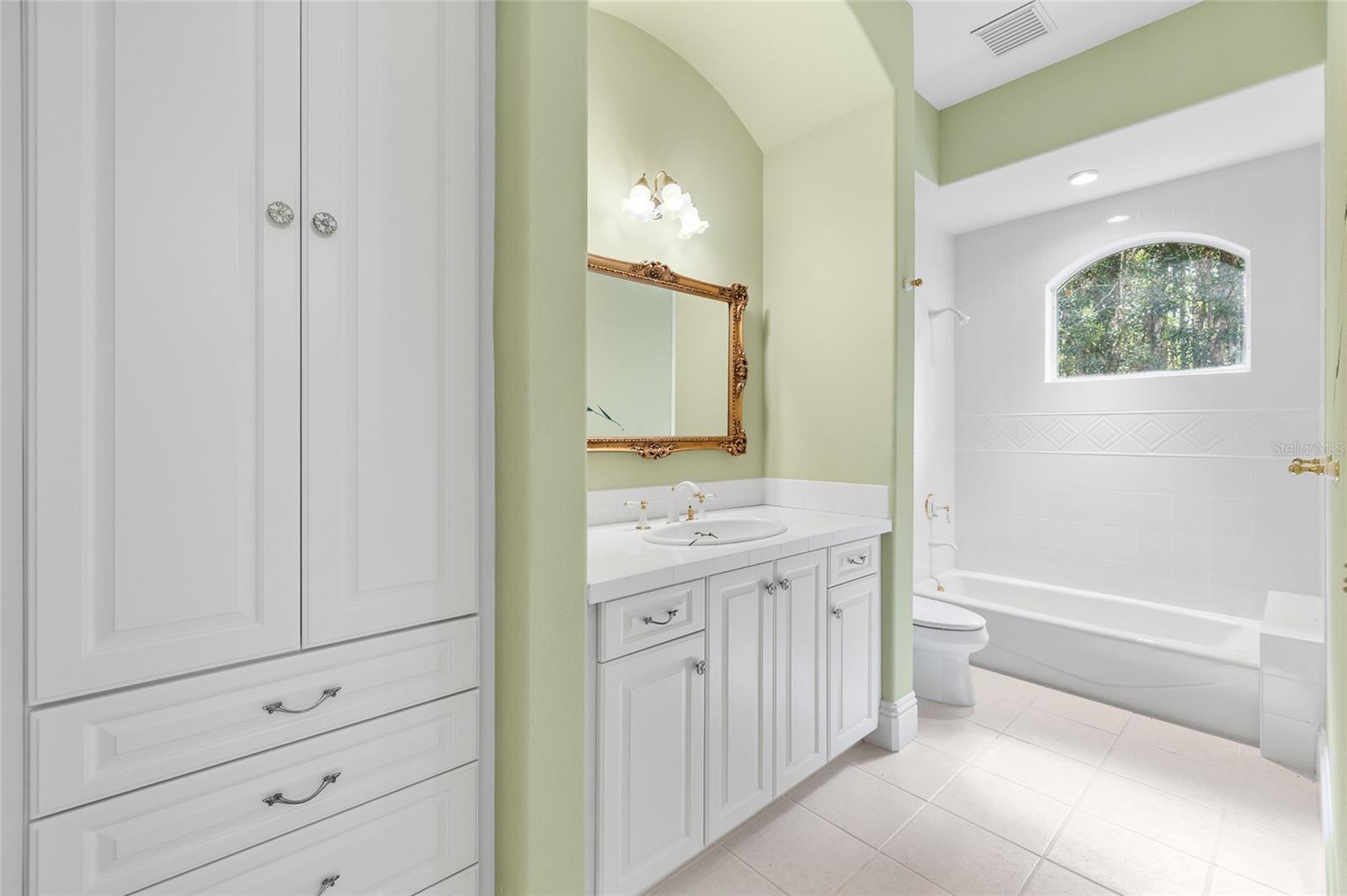 6800 WISTERIA LOOP