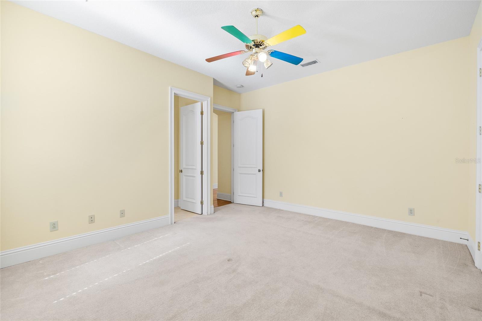 6800 WISTERIA LOOP