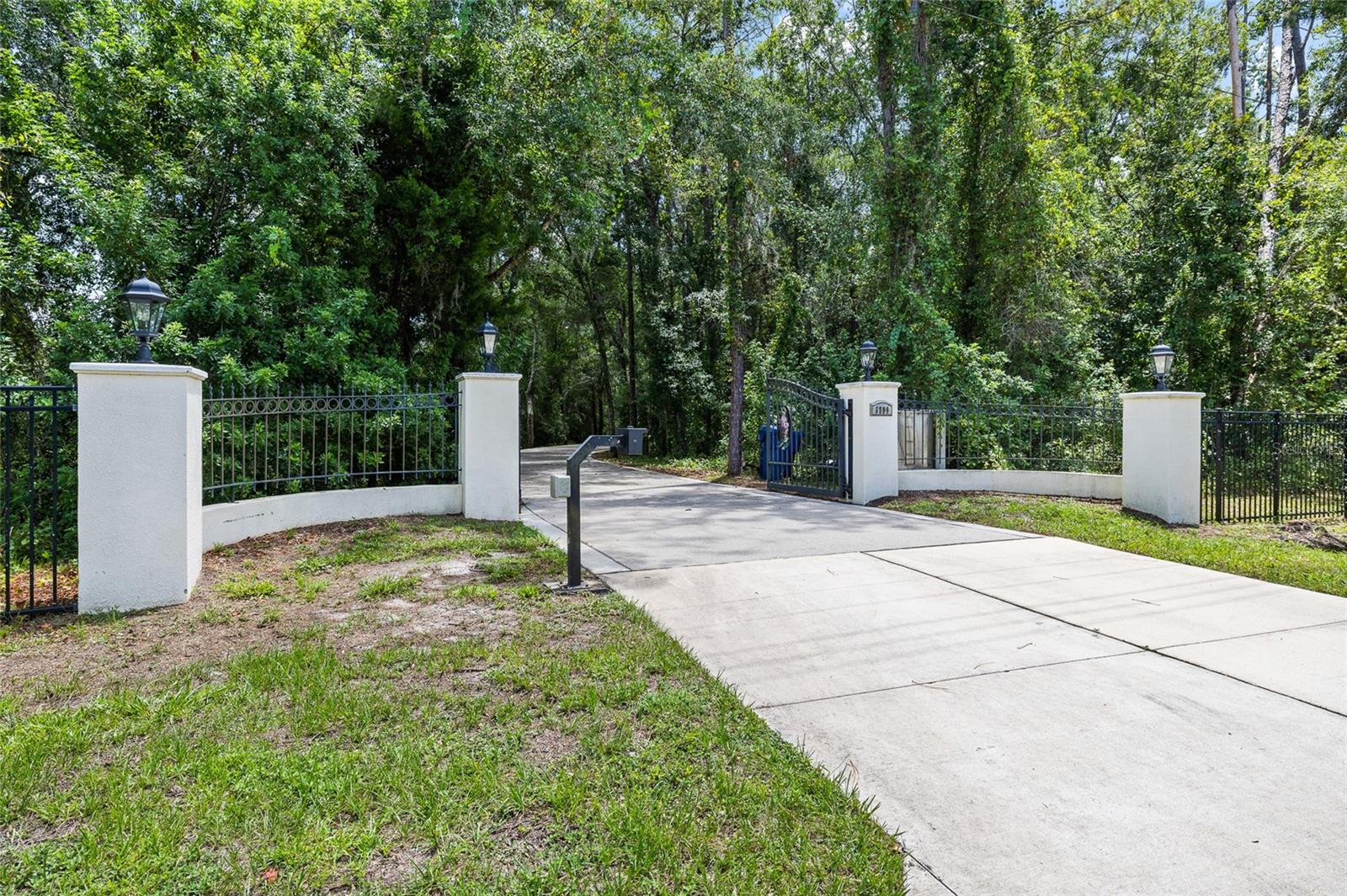 6800 WISTERIA LOOP