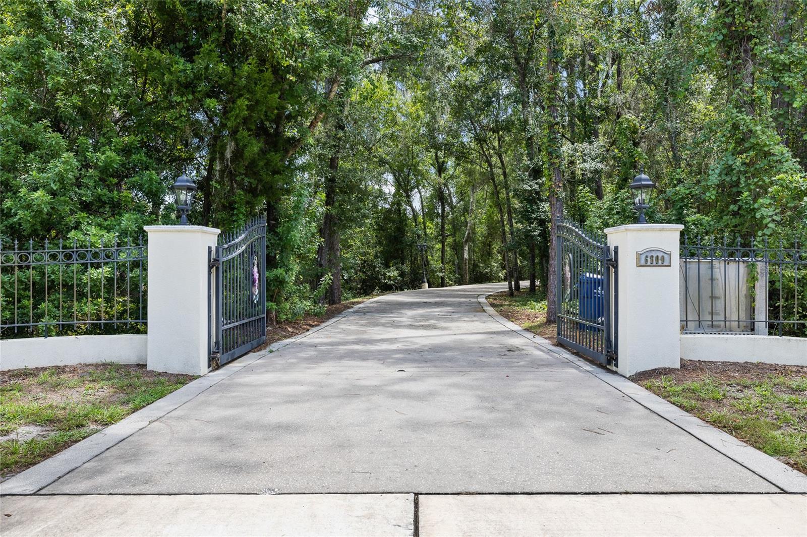 6800 WISTERIA LOOP