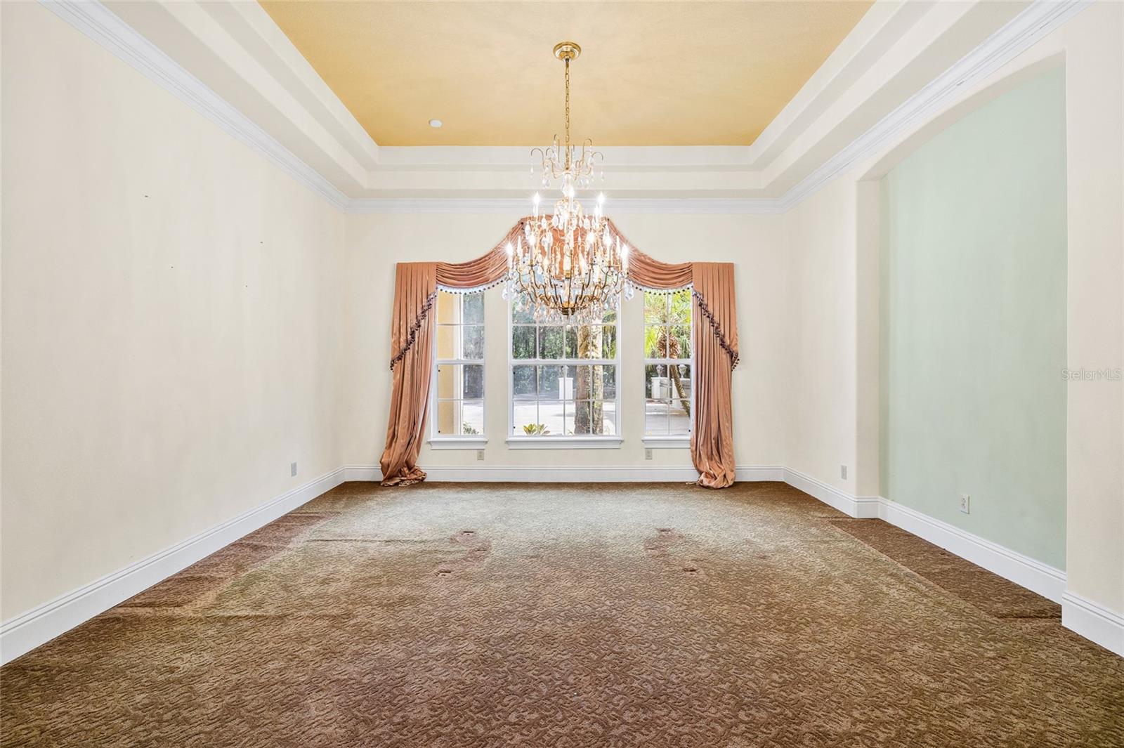 6800 WISTERIA LOOP