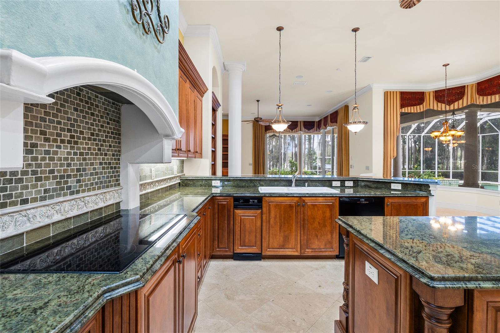6800 WISTERIA LOOP