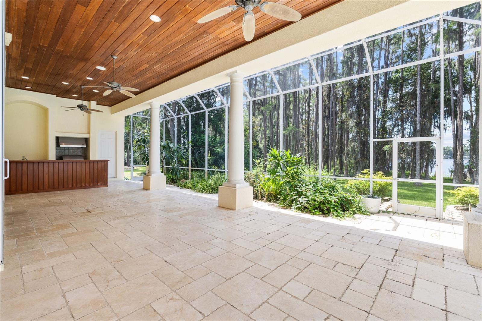 6800 WISTERIA LOOP