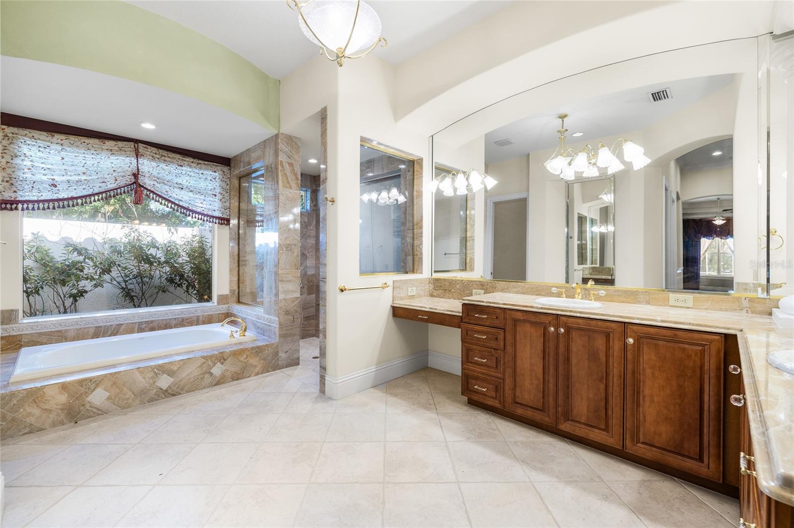 6800 WISTERIA LOOP