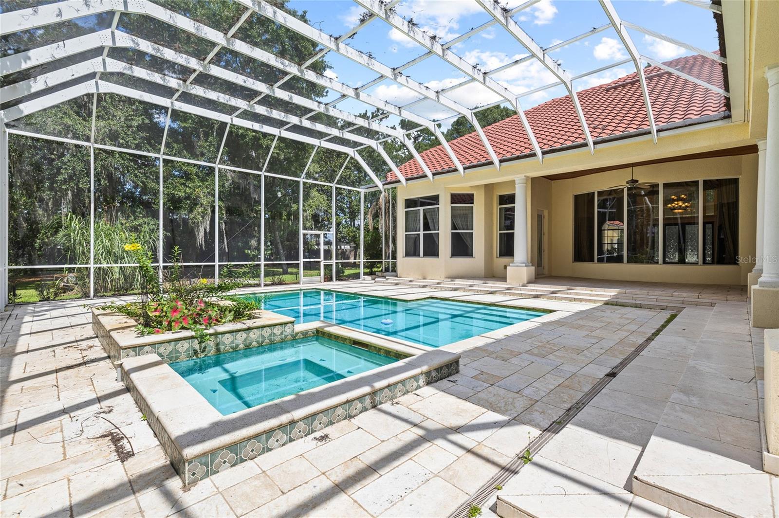 6800 WISTERIA LOOP