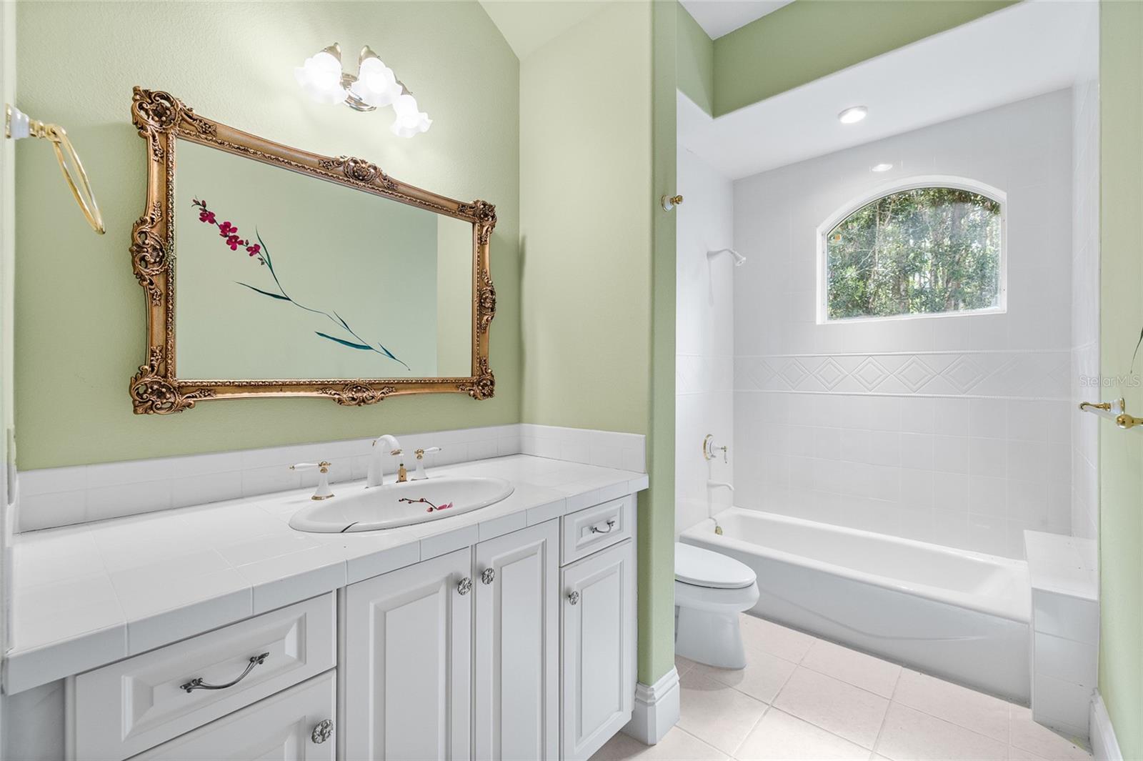 6800 WISTERIA LOOP