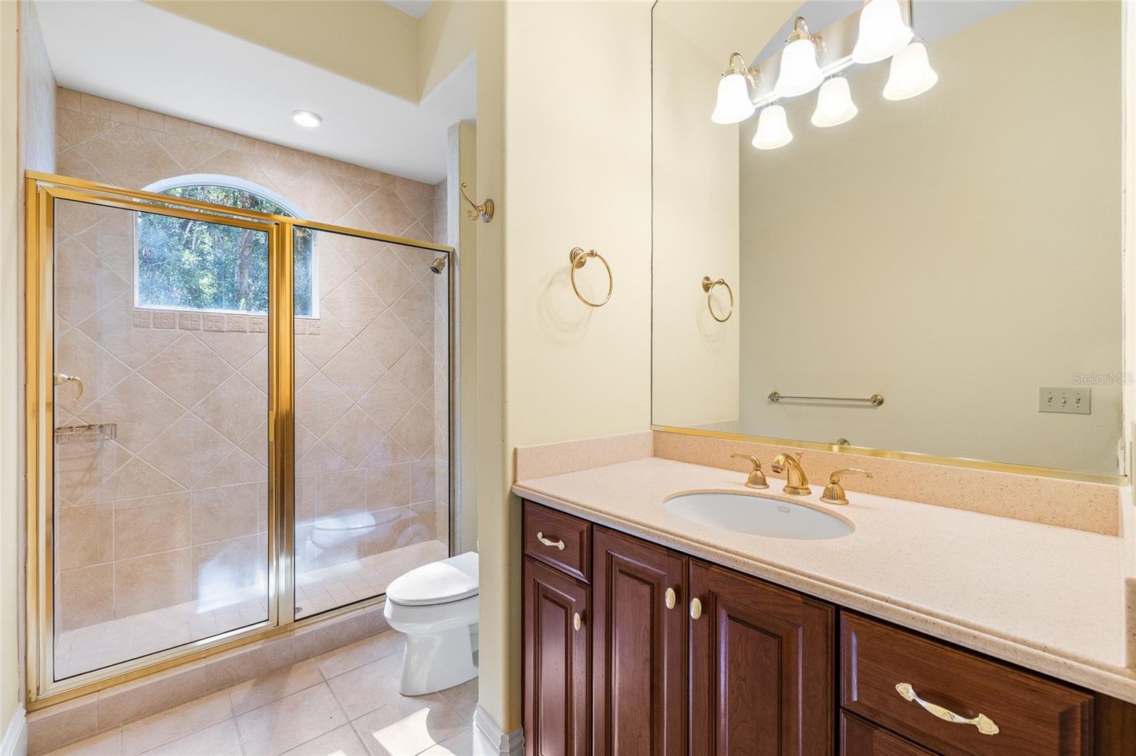 6800 WISTERIA LOOP