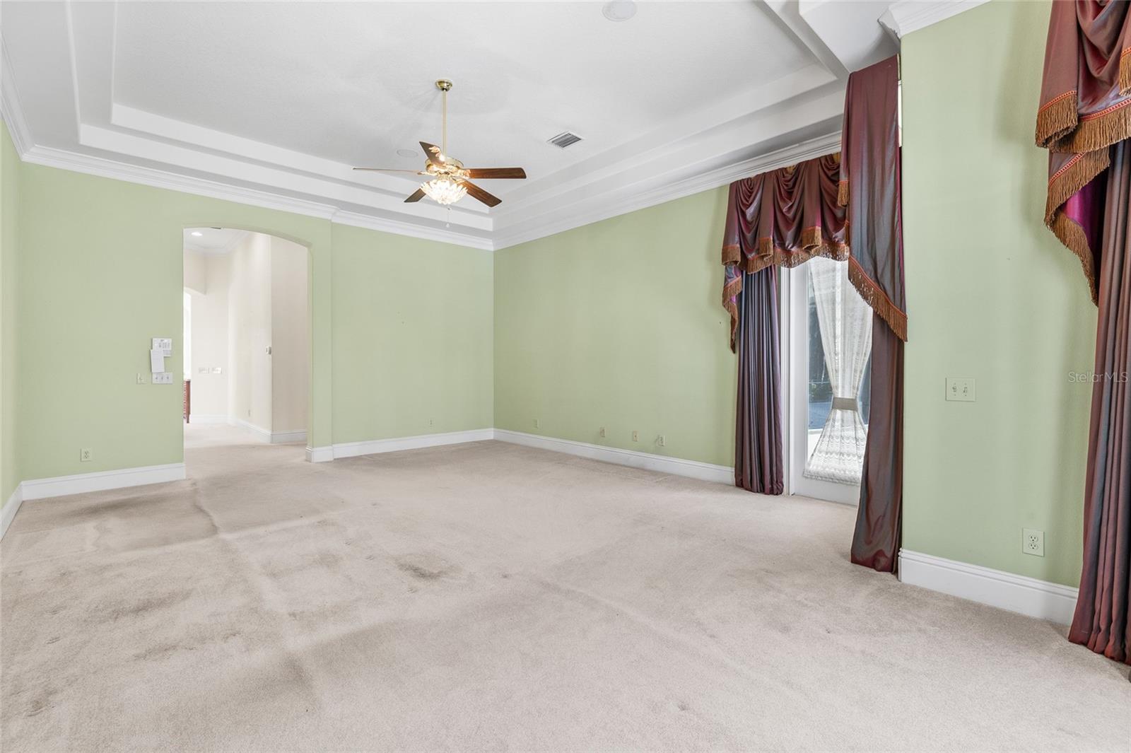 6800 WISTERIA LOOP