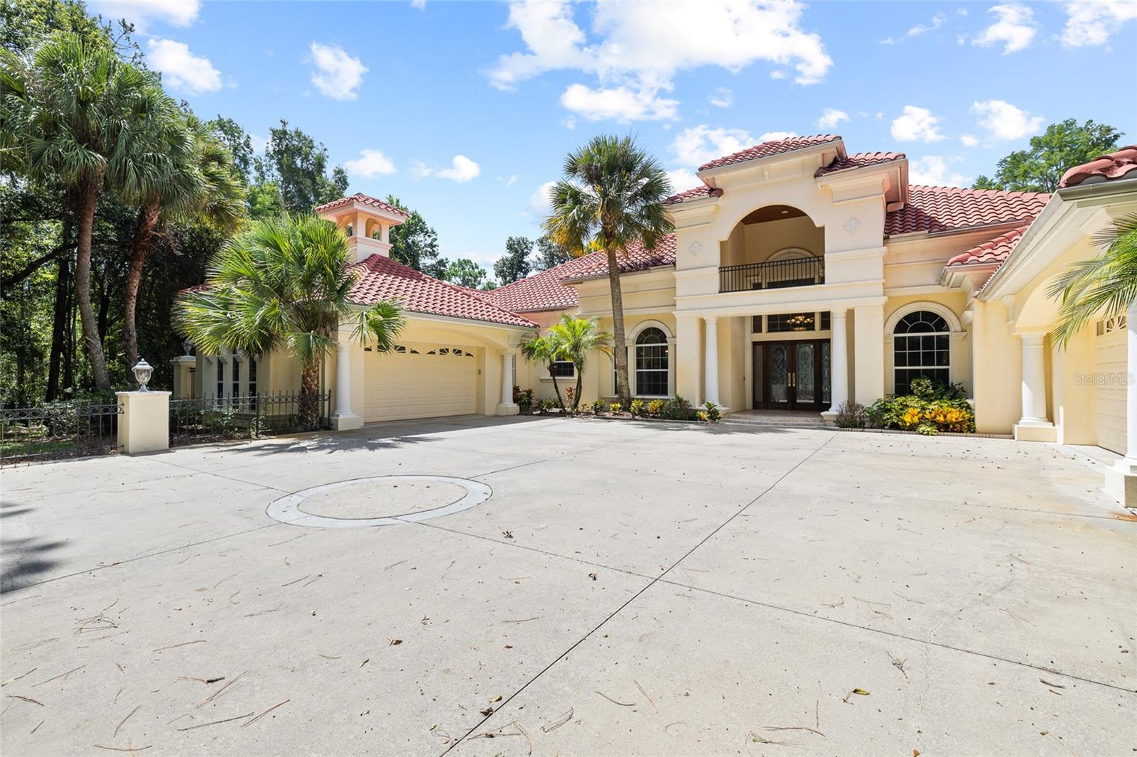 6800 WISTERIA LOOP