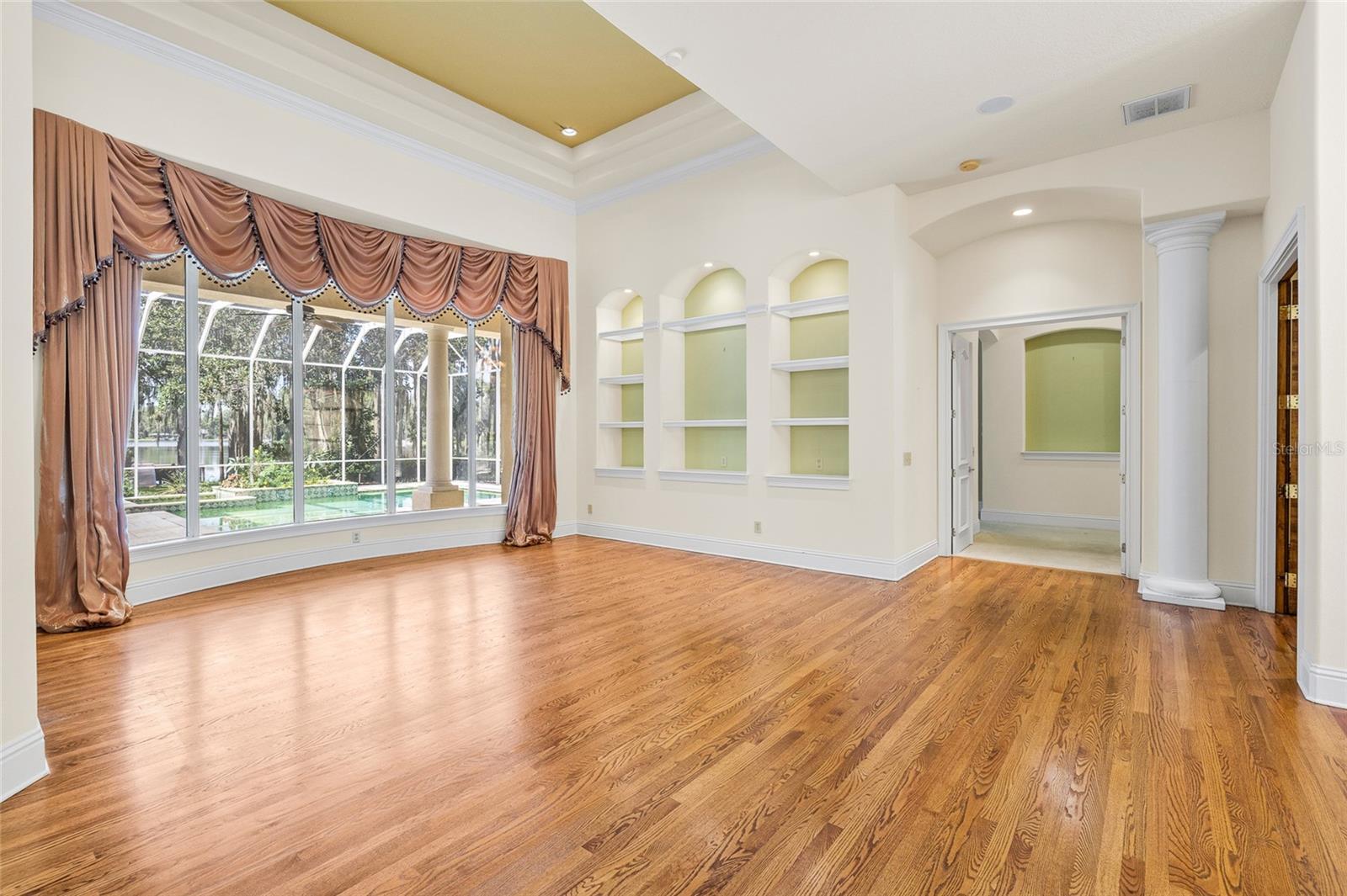 6800 WISTERIA LOOP