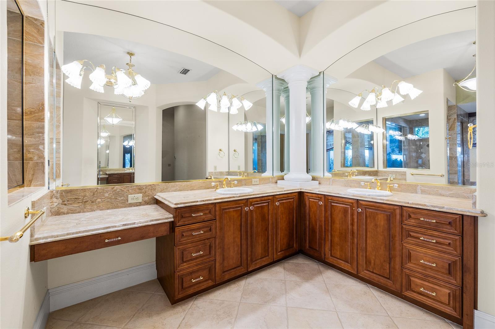 6800 WISTERIA LOOP