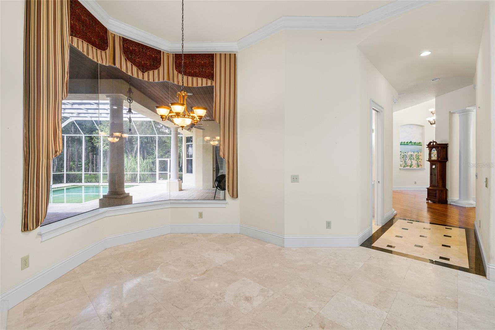 6800 WISTERIA LOOP