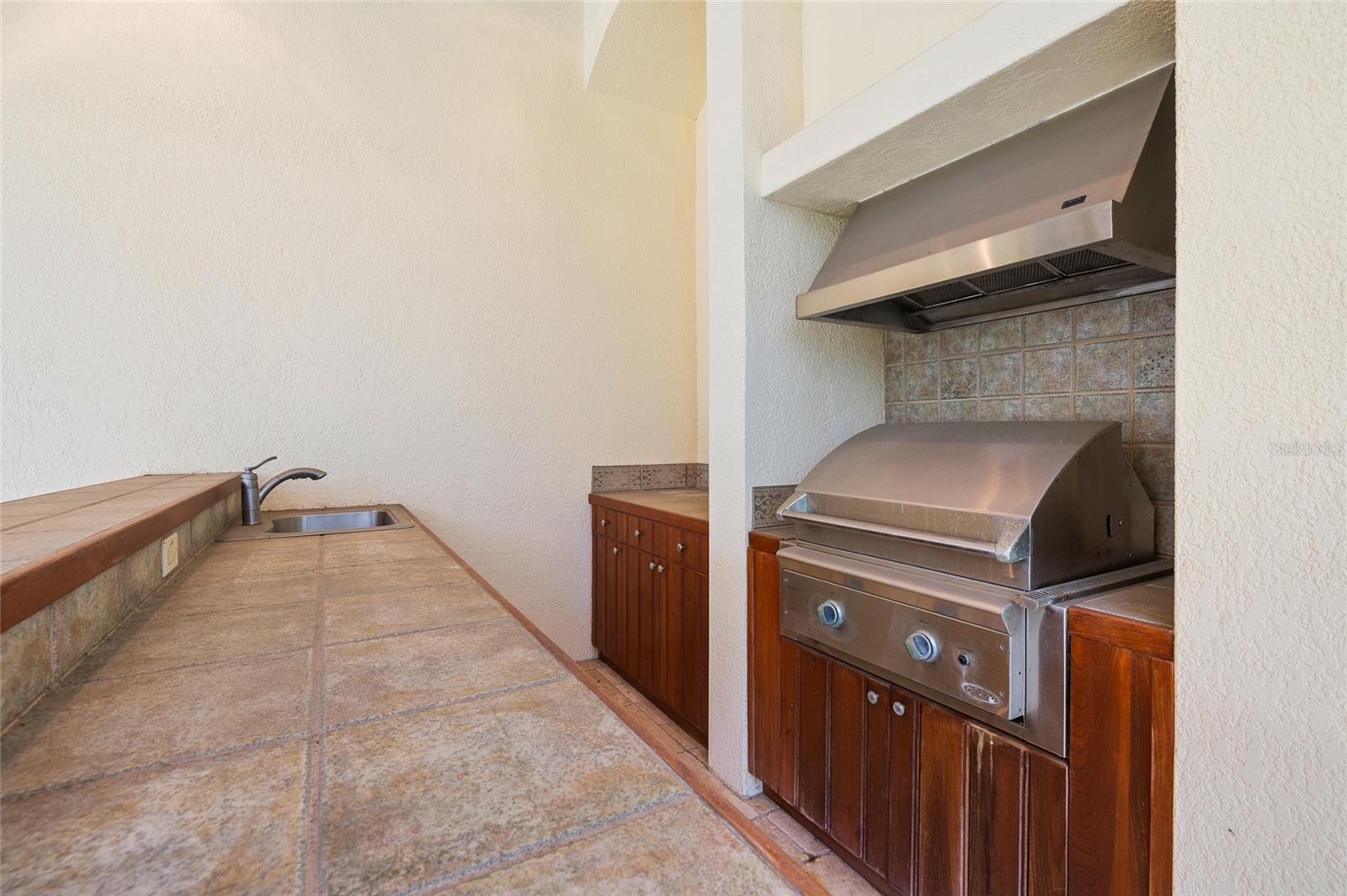 6800 WISTERIA LOOP