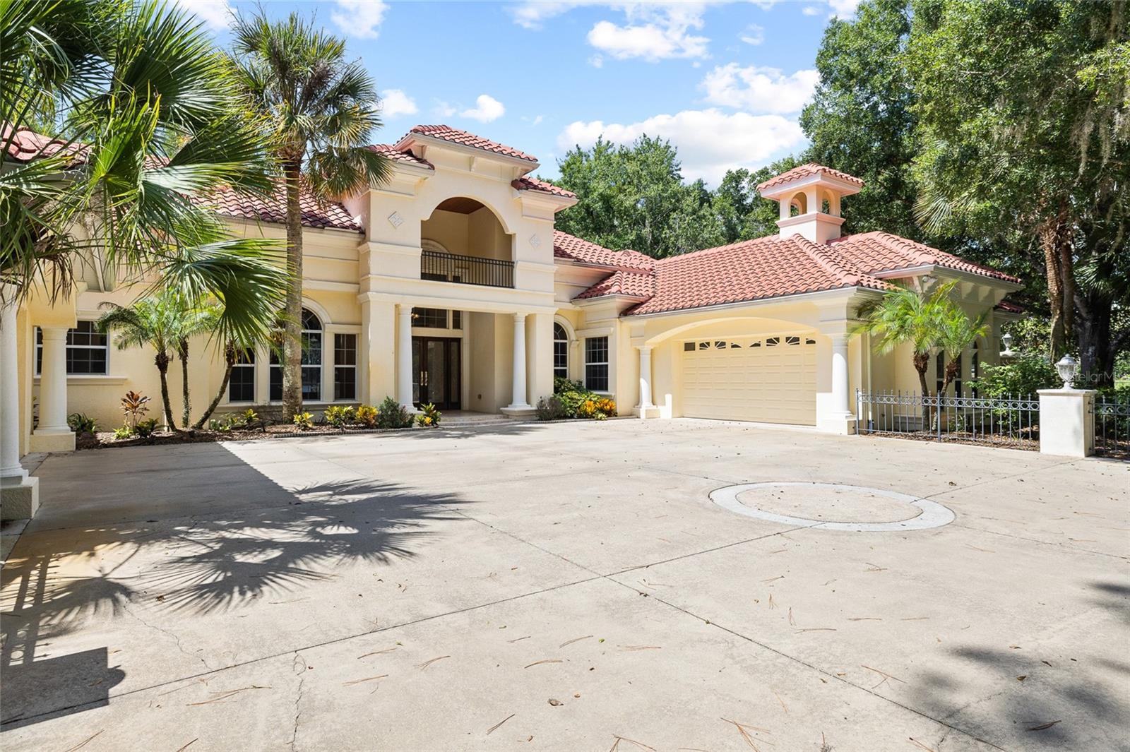 6800 WISTERIA LOOP