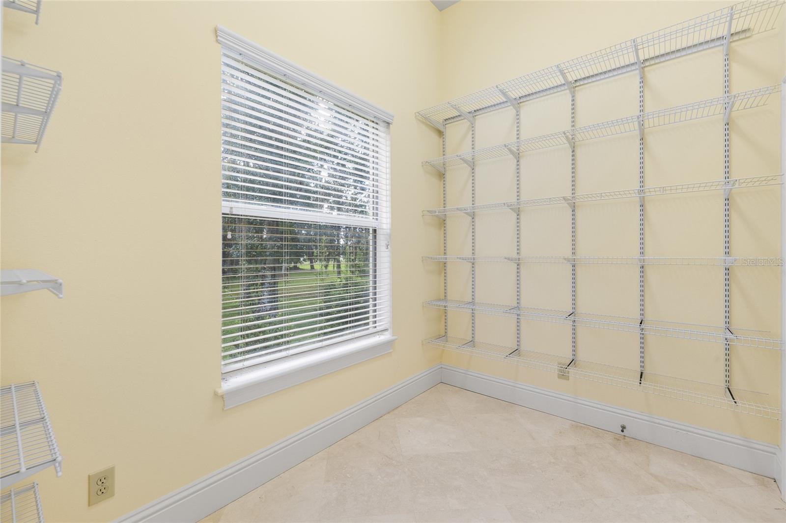 6800 WISTERIA LOOP