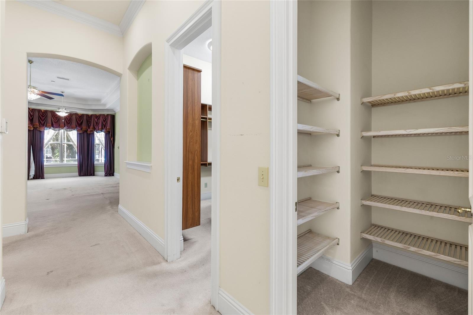 6800 WISTERIA LOOP