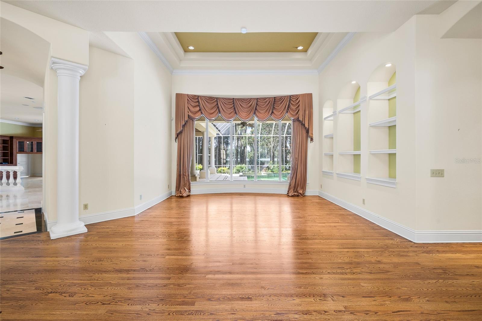 6800 WISTERIA LOOP