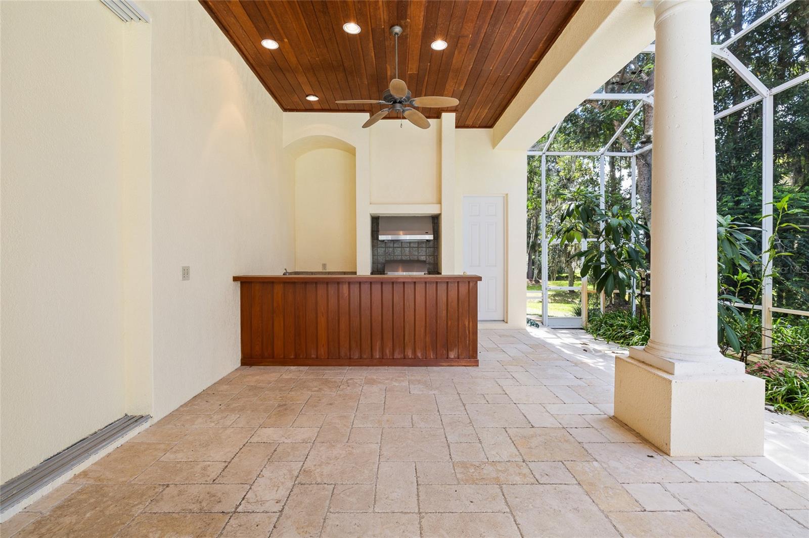6800 WISTERIA LOOP